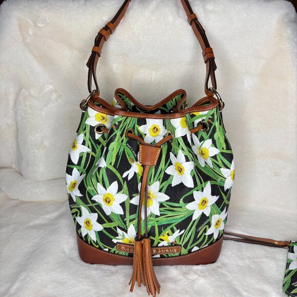 Dooney & Bourke Daffodils on Black Drawstring Bucket Bag With Matching Wristlet - Picture 2 of 16